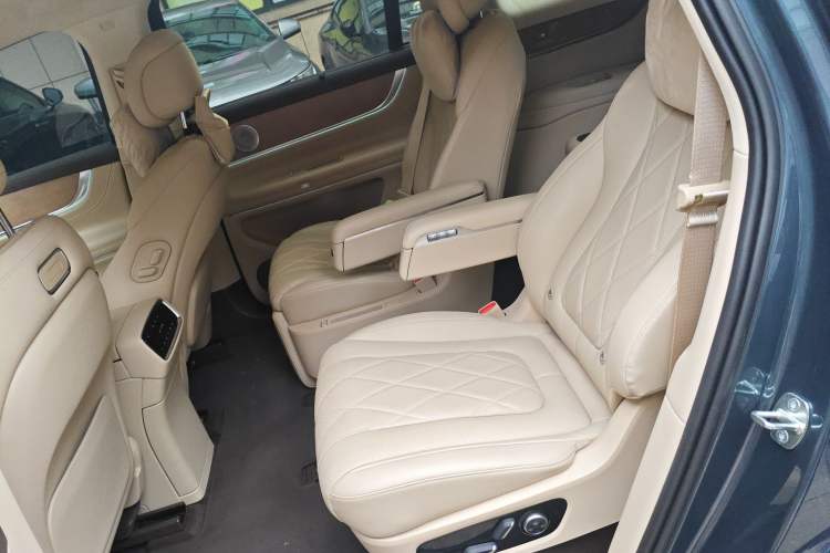 Used Hima AITO M9 2024 All-Electric Ultra Version 100 kWh 6-Seater Model Left Rear Seat