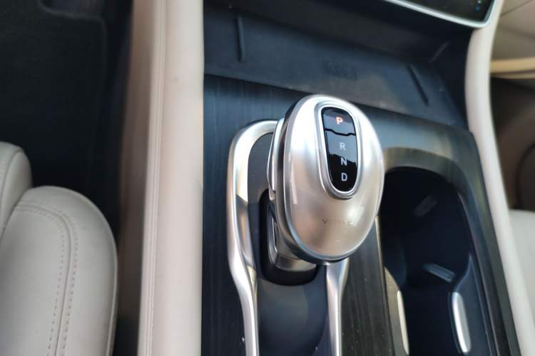 Used VOYAH Dream 2022 0-Carbon Edition Home+ Range Package 605 km Gear Lever