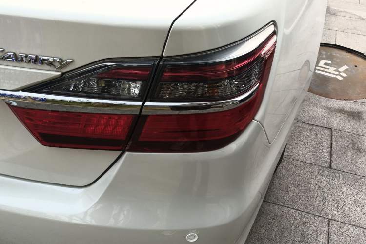 Used Toyota Camry 2015 2.0G Premier Edition Right Rear Taillight