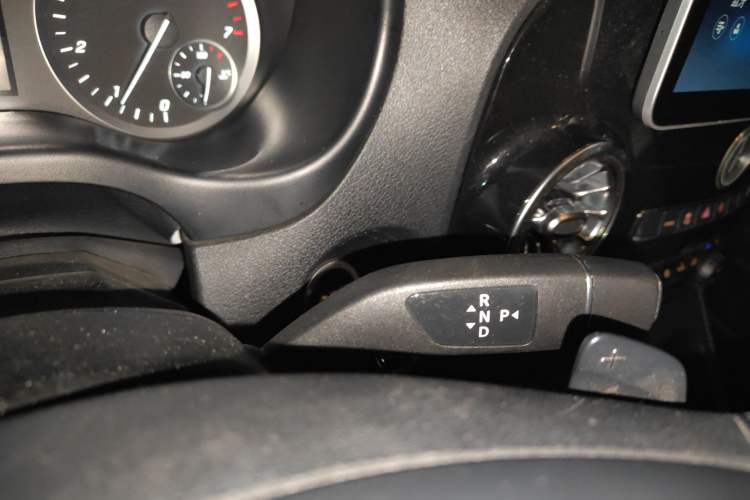 Used Mercedes-Benz Vito 2023 2.0T Elite Version 9 Seats