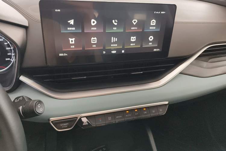 Used Geely Auto Emgrand S 2022 1.4T CVT Crossover Player Edition Audio And AC Panel