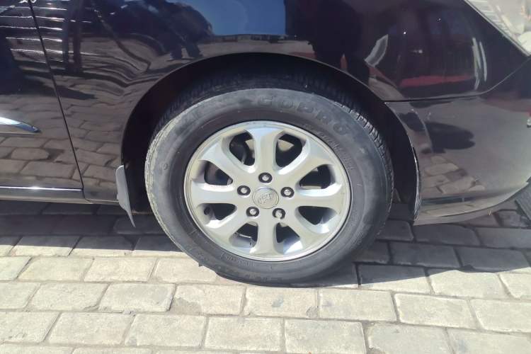 Used Hyundai Celesta 2010 1.6L AT GLS Right Front Wheel Hub