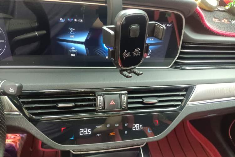 Used Hongqi HS5 2022 Facelifted Version 2.0T Smart Connect Flagship All-Wheel-Drive Edition
