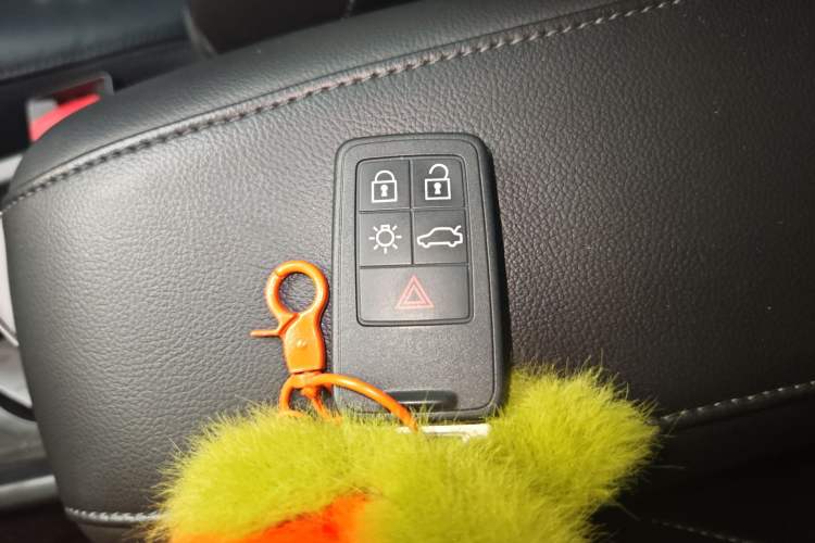 Used Volvo V40 2018 T3 Zhiya Edition
