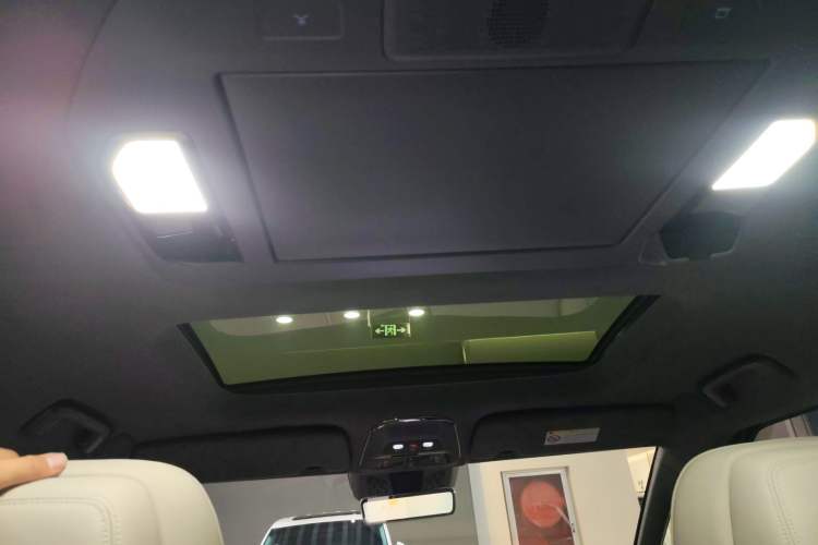 Used Zeekr 009 2024 Six-Seat Executive Version 4WD 108 kWh
