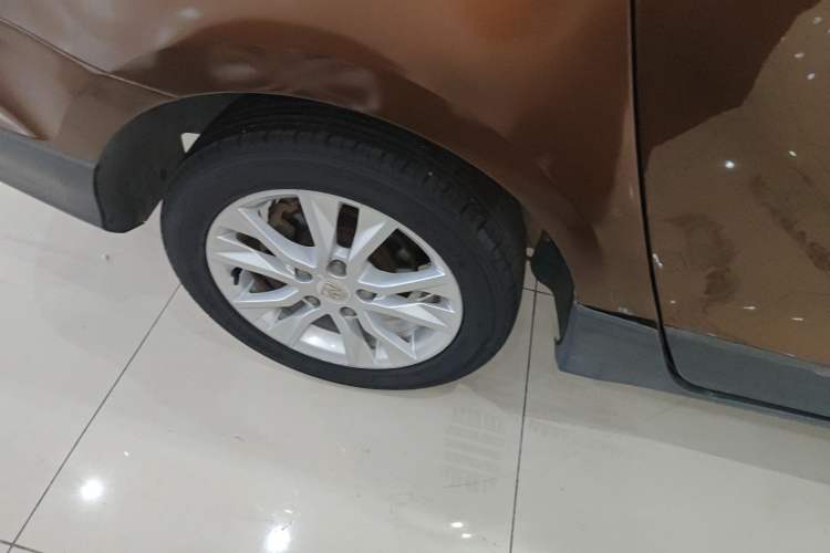 Used Baojun 730 2014 1.5L manual Comfort version 7 seats Right Rear Wheel Hub