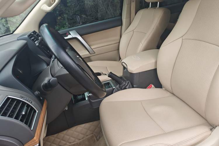 Used Toyota Prado 2018 4.0L VX External Mount Genuine Leather Single Differential Middle East Specification Left Front Seat