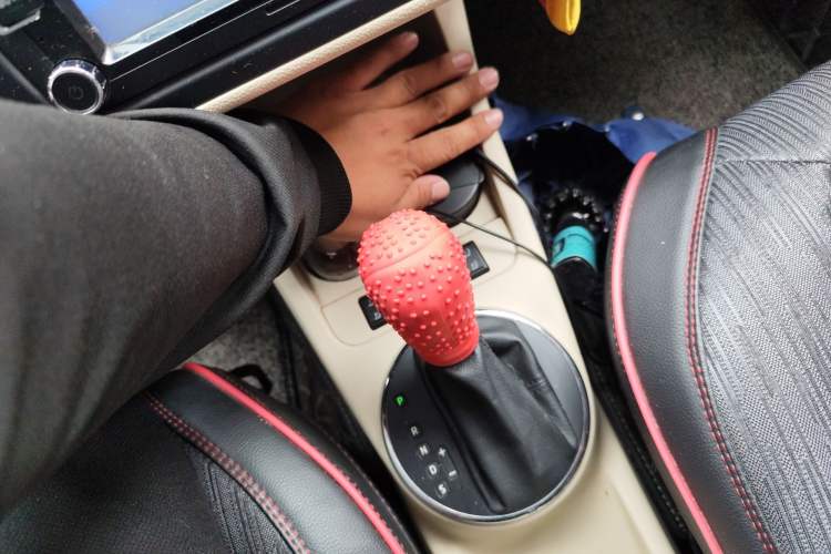 Used Skoda Fabia 2014 1.6L Automatic Crystal Edition Gear Lever