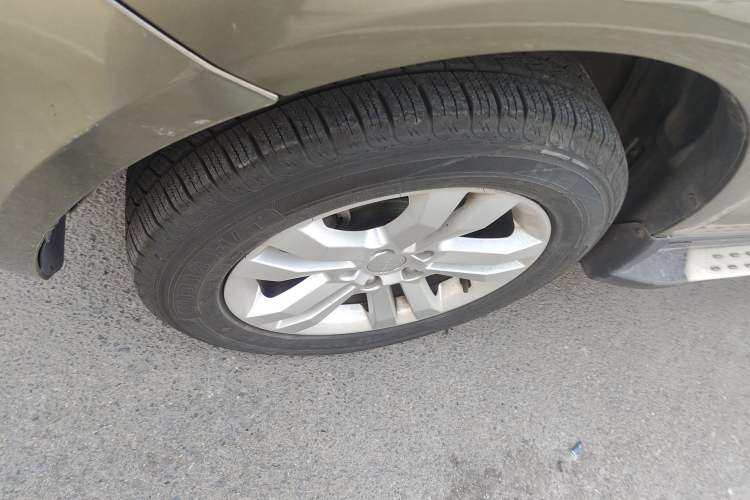 Used Geely Auto GX7 2015 Classic Edition 1.8L Manual New Urban Upgrade Version China IV Standard
