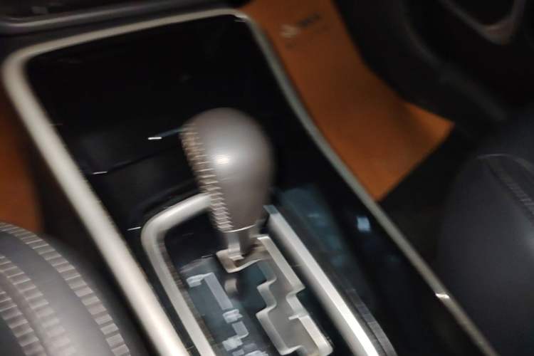 Used Mitsubishi Outlander 2019 2.0L Two-Wheel Drive Comfort Edition 7-Seater China VI Standard Gear Lever