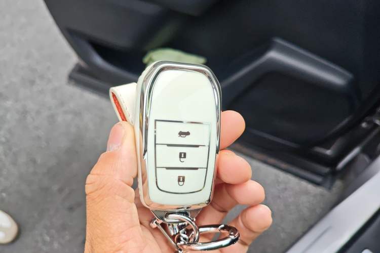 Used Toyota Crown Kluger 2023 2.5L HEV Four-Wheel Drive Luxury Edition Vehicle Key