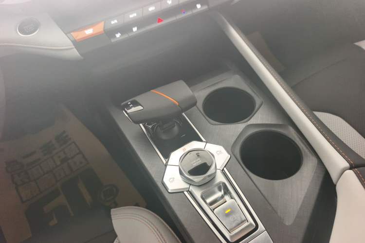 Used Changan UNI-V iDD 2024 Blue Whale Smart Electric iDD 136km Luxury Model