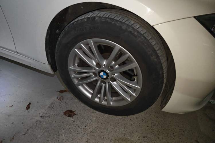Used BMW 3 Series 2014 320Li Fashion Model Right Front Wheel Hub