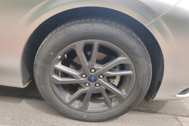 Used Ford Mondeo 2025 2.0T EcoBoost Luxury Version Right Front Wheel Hub