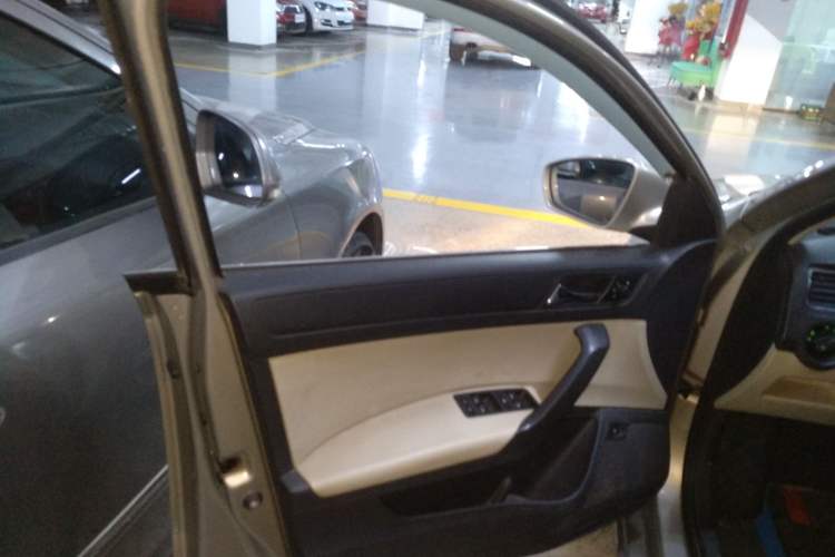 Used Skoda Rapid 2013 1.6L Automatic Smart Selection Model