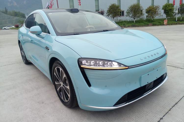 Used Hima Luxeed R7 2025 Range-Extended Version 251 km Max Front Right 45 Deg