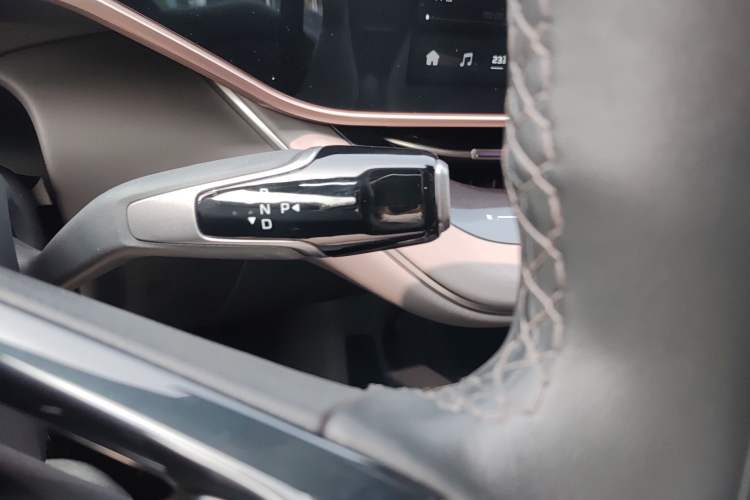 Used Hongqi EH7 2024 690 Pro Gear Lever