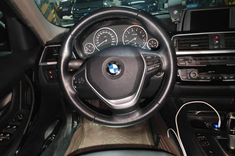 Used BMW 3 Series 2017 320Li Fashion Model
