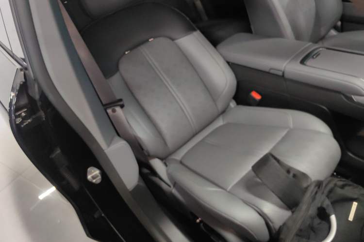 Used Zeekr 7X 2025 100 kWh Long-Range Rear-Wheel Drive with Intelligent Driving Features