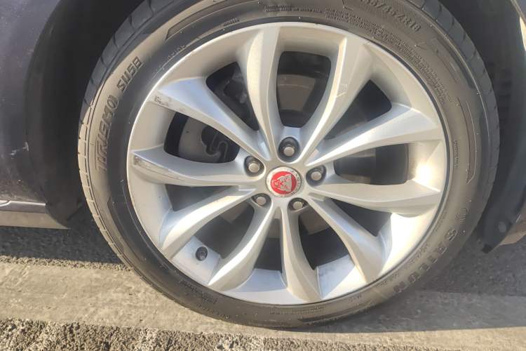 Used Jaguar XFL 2019 XFL 2.0T 250 PS Two-Wheel-Drive Luxury Edition
