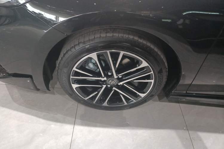 Used Toyota Camry 2026 Model Dual-Engine 2.0HSE Sport Lite Edition
