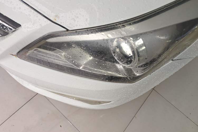Used Hyundai Verna (older generation) 2014 1.4L Automatic Leading-Edge GLX Left Front Headlight