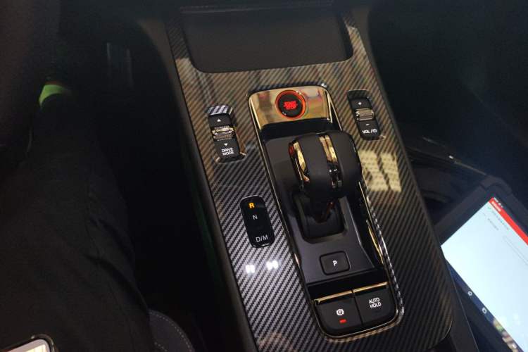 Used GAC Trumpchi EMPOW 2023 400T Automatic R PRO Gear Lever