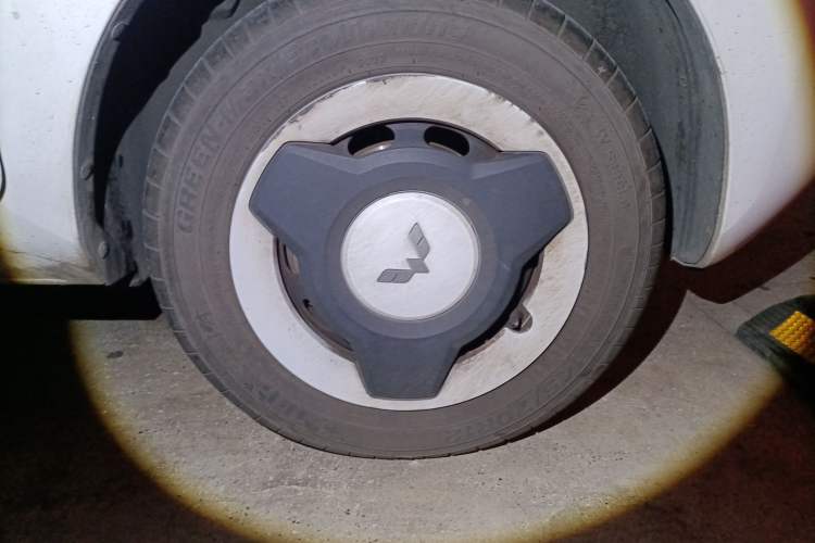 Used Wuling Hongguang MINIEV 2022 Easy Version Lithium-NMC Right Front Wheel Hub