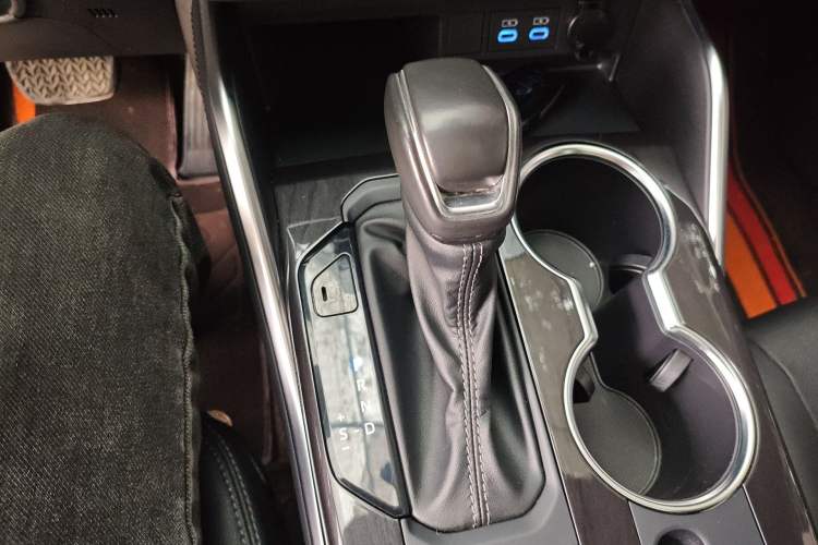 Used Toyota Crown Kluger 2021 2.5L HEV Four-Wheel Drive Luxury Edition Gear Lever