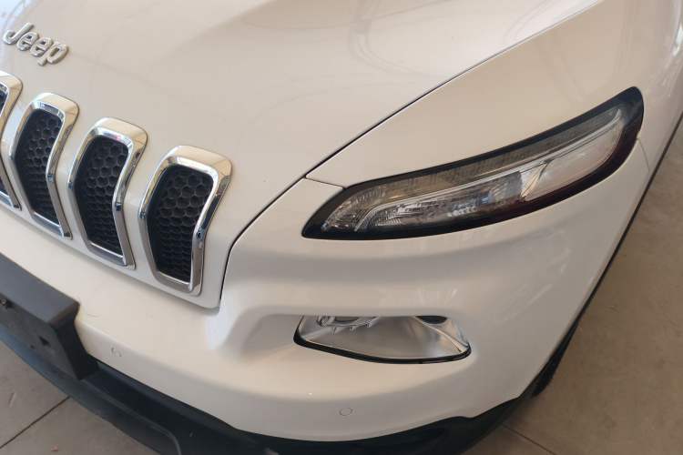 Used Jeep Cherokee 2016 2.0L Superior Edition