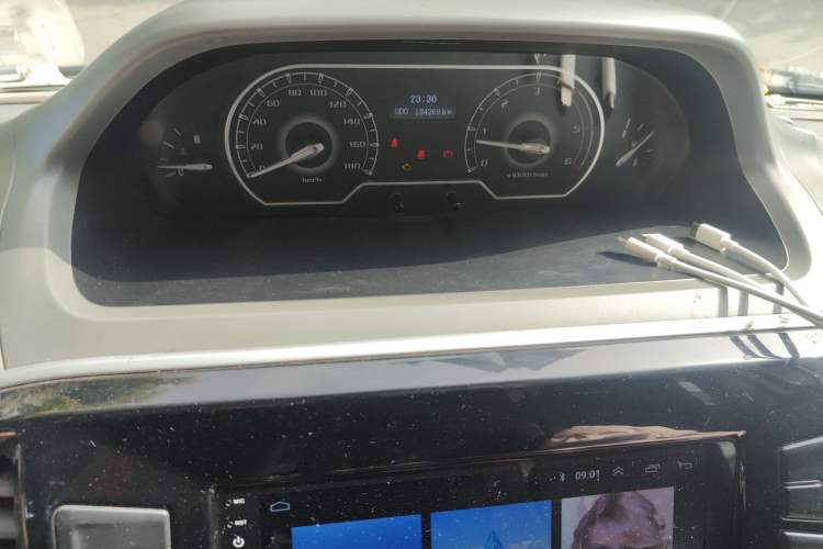 Used SAIC MAXUS Xintu V80 2018 2.5T 6-Speed Manual Aowentong Long-Wheelbase Mid-Roof 7/10-Seater Instrument Cluster