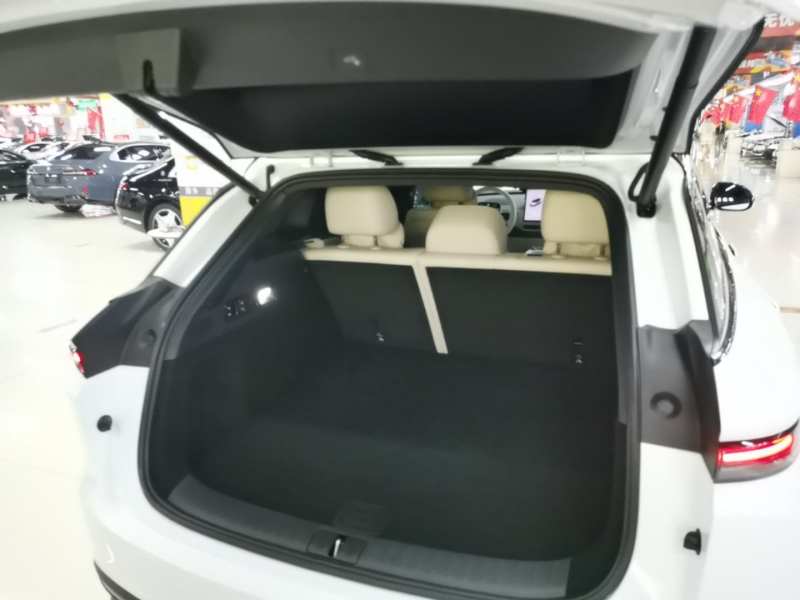 Used Li Auto i6 2025 Model Four-Wheel-Drive Standard Type — 18