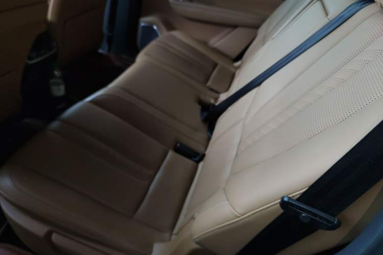 Used Li Auto ONE 2020 Range-Extended 7-Seater Version Left Rear Seat