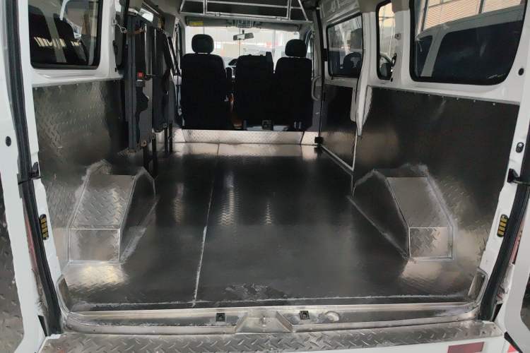 Used SAIC MAXUS Xintu V80 2021 2.0T Manual Classic Aoyuntong Long Wheelbase Mid-Roof 6/7/8/9-Seater
