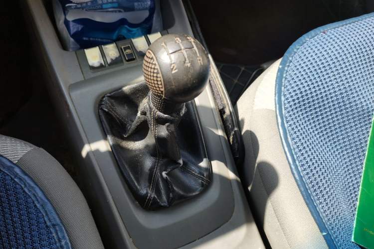 Used Chevrolet Sail 2013 Sedan 1.2L Manual Fashionable Happiness Edition Gear Lever