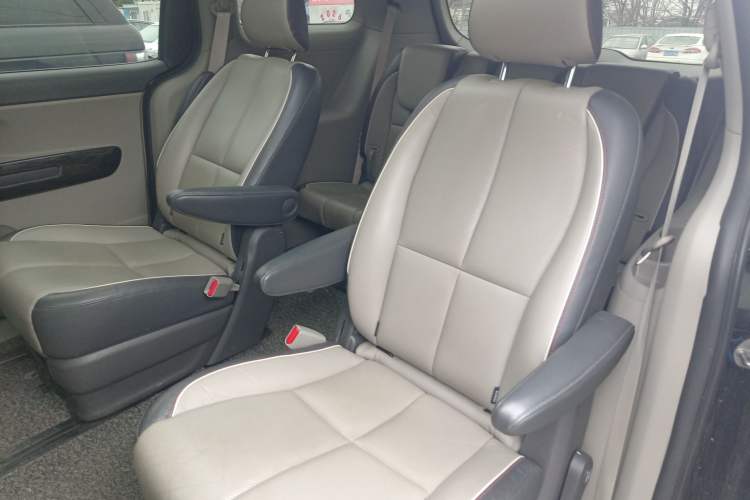 Used Kia Carnival 2015 2.2T Luxury Edition China IV Left Rear Seat