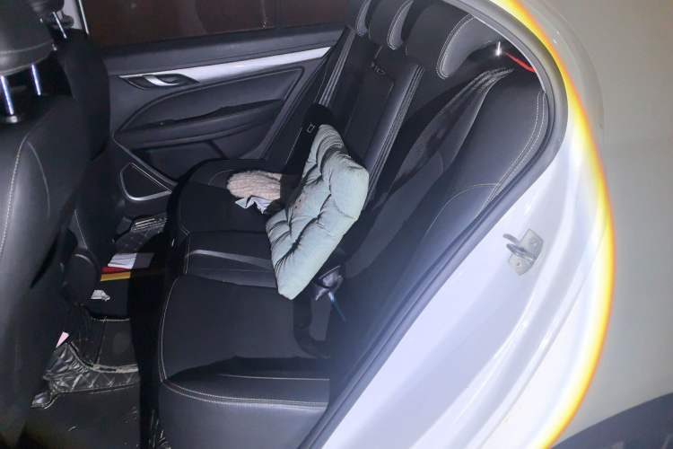 Used Geely Auto Emgrand 2019 Leading Edition 1.5L CVT Luxury Model China VI Standard Left Rear Seat