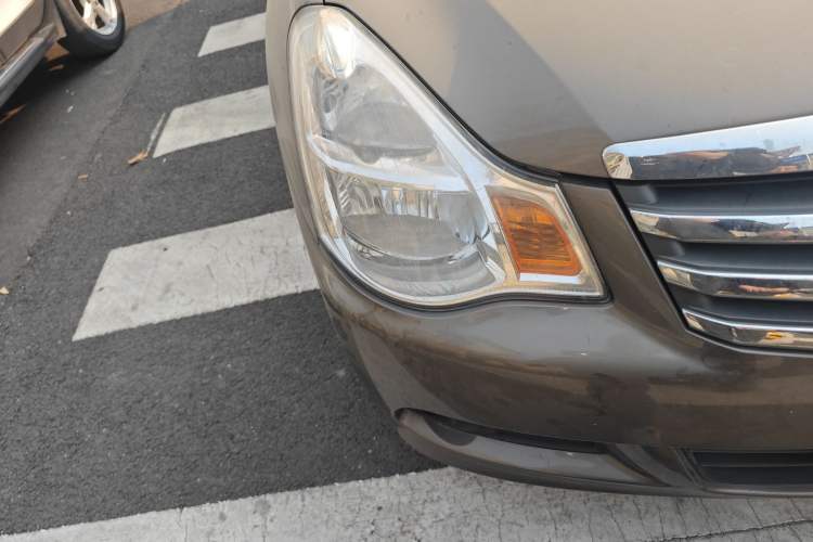 Used Nissan Sylphy 2016 Classic 1.6XE Manual Leading Edition Right Front Headlight