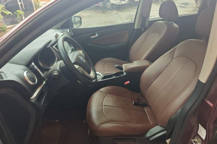 Used Venucia T70 2015 2.0L CVT Smart Choice Edition
