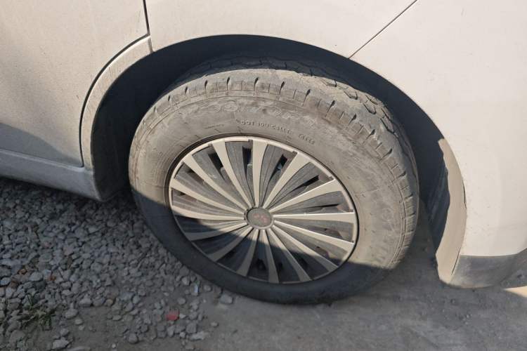 Used Wuling Yangguang 2024 300KM Comfort Version Passenger Van 75kW
