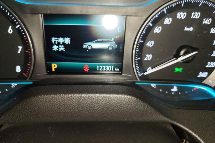 Used Buick Excelle GX 2018 18T Automatic Flagship Model Odometer Close Up