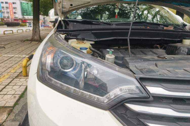 Used Dongfeng Aeolus AX7 2015 2.3L Automatic ZhiZun Version
