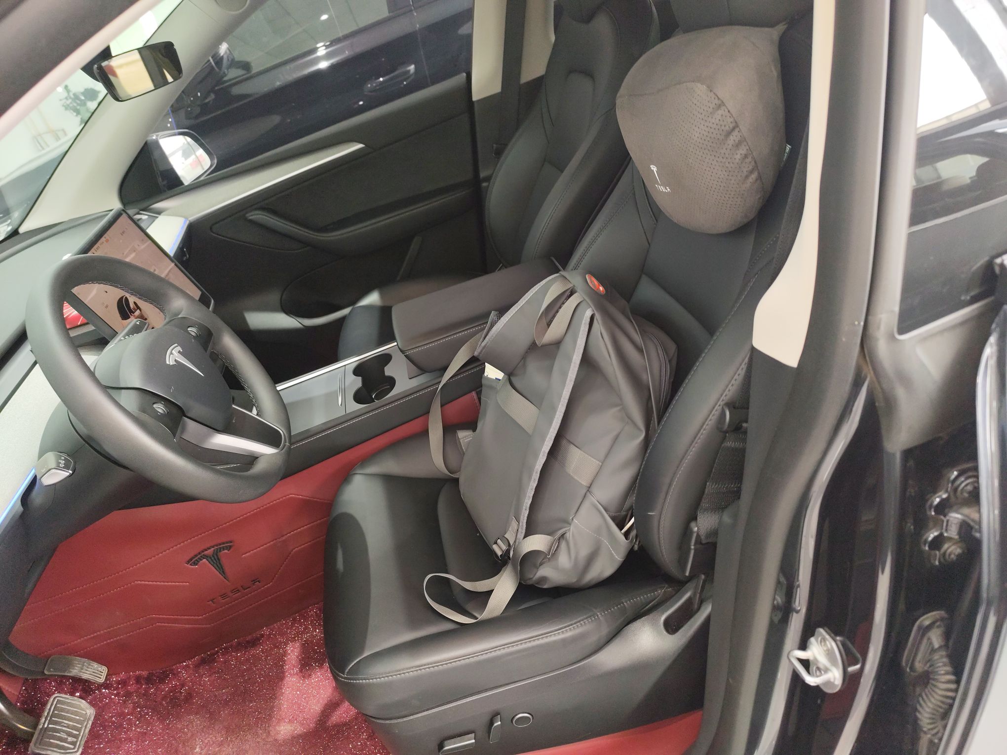 Переднее сиденье в автомобиле