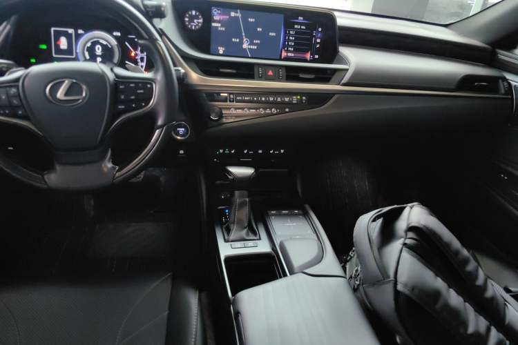Used Lexus ES 2020 300h Executive Edition
