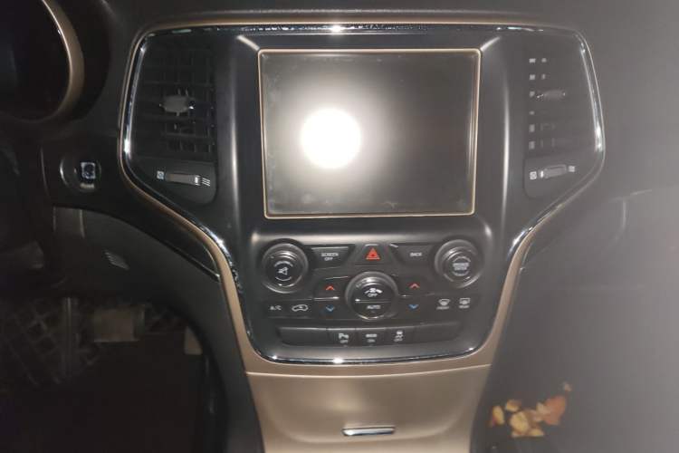 Used Jeep Grand Cherokee 2012 3.6L Luxury Navigation Edition
