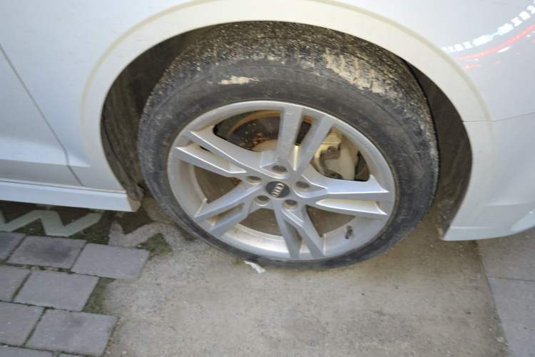 Used Audi A3 2019 Limousine 35 TFSI Fashion Edition China V standard Right Front Wheel Hub