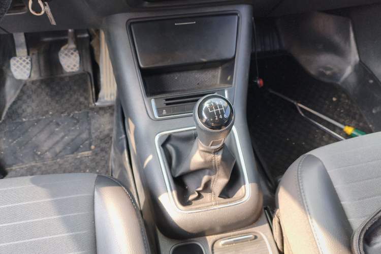 Used Volkswagen Tiguan 2013 1.8TSI Manual Two-Wheel Drive Trend Edition Gear Lever