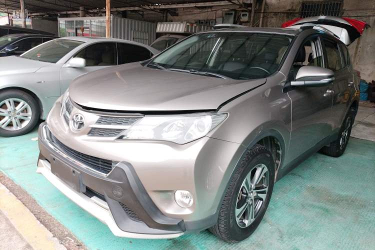 Used Toyota RAV4 2015 2.0L CVT Two-Wheel Drive Fashion Edition