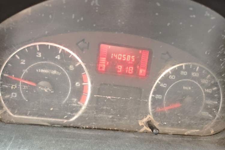 Used Wuling Rongguang 2014 1.2L S Base Model Odometer Close Up