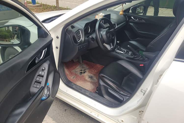 Used Mazda 3 Axela 2014 Sedan 1.5L Automatic Luxury Model Driver Seat